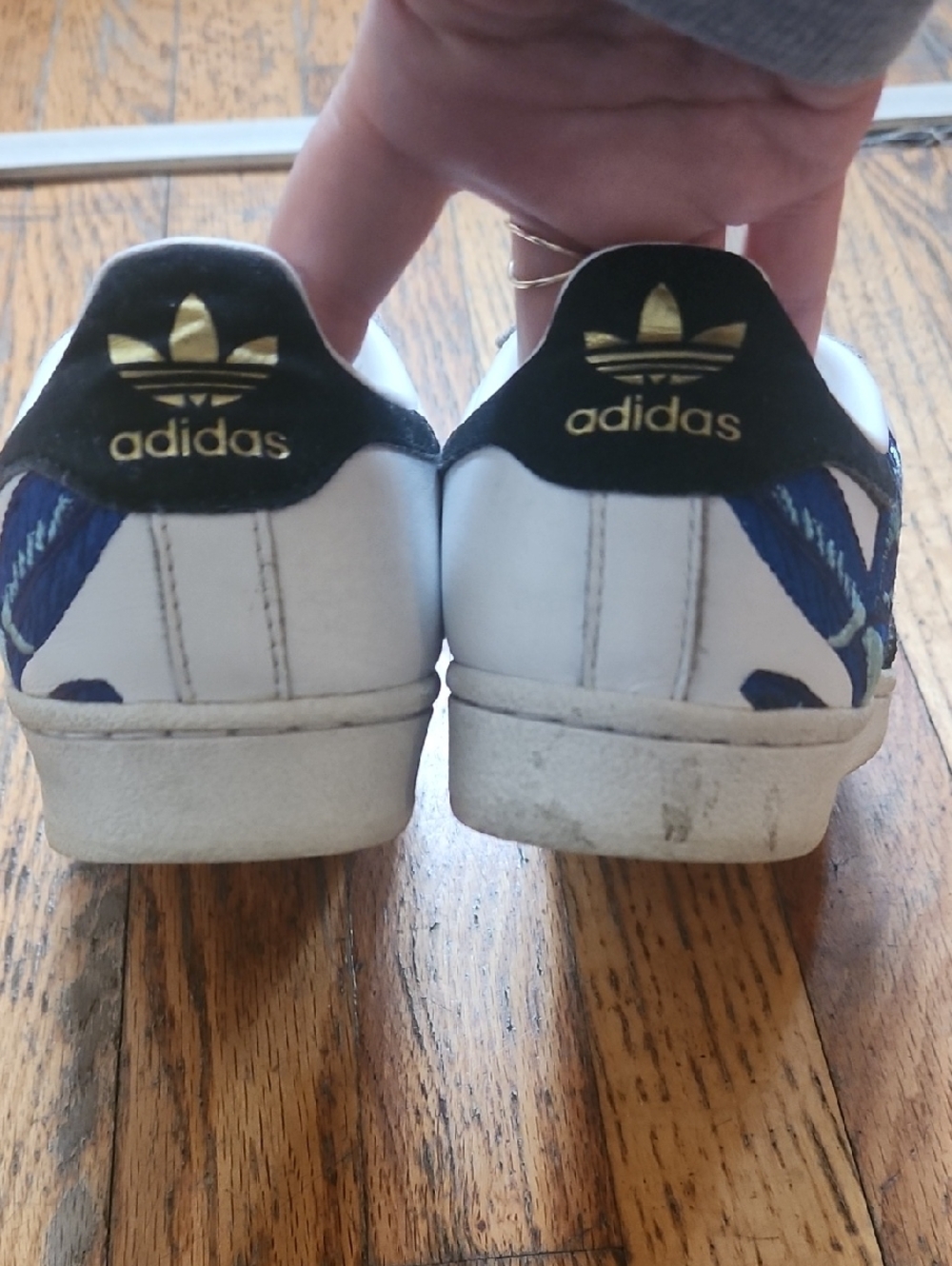 Adidas Superstar- Embroidered - Picture 3 of 9